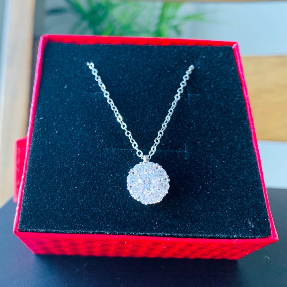 Brand new 925 sliver big zircon flower necklace